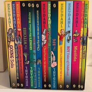 Set of 15 Ronald Dahl books. Excellent condition